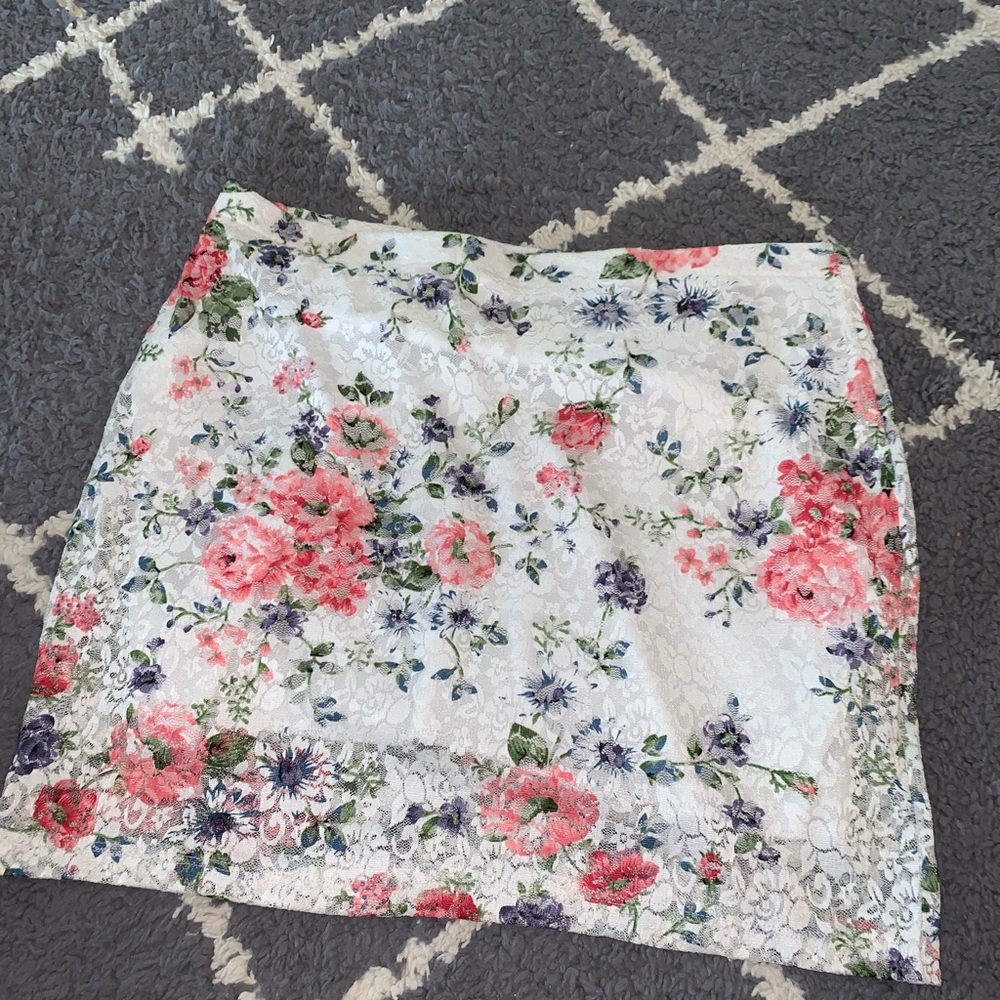 Mini skirt - Picture 2 of 3